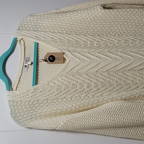 Ye Mak sweater - Picture 2 of 4